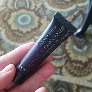 Amazing cosmetics concealer
